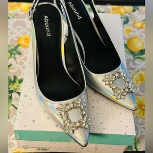 NIB Abound silver metallic pump size 7M